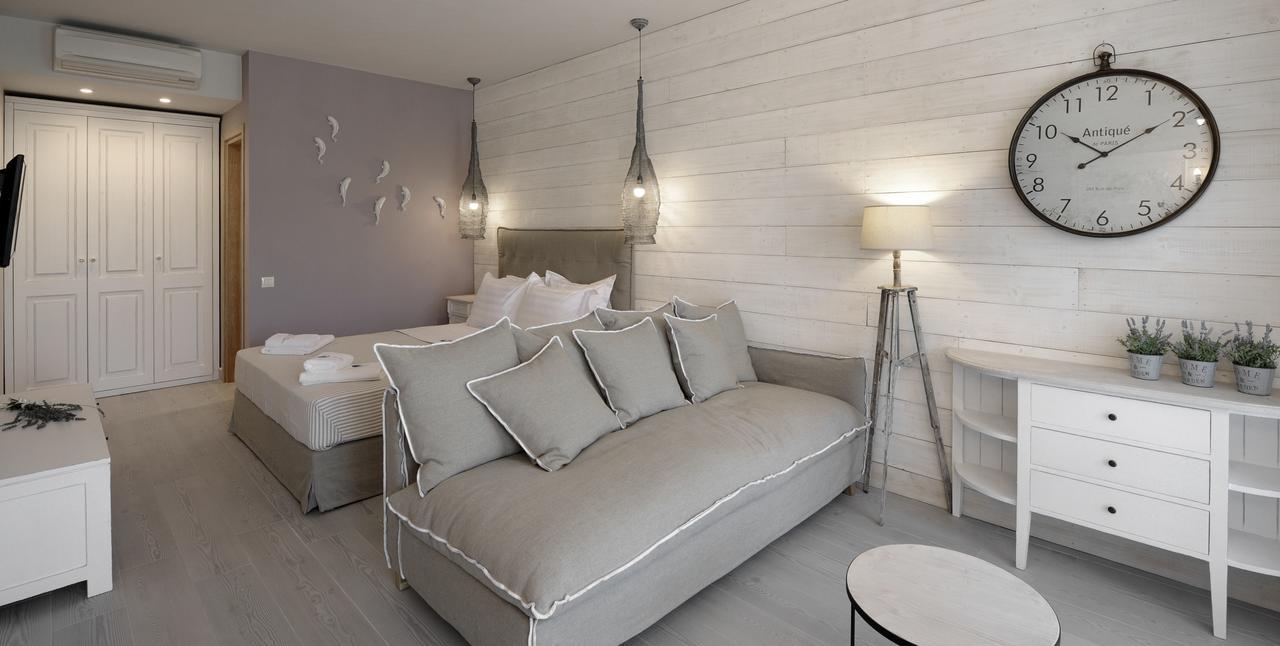 By The Sea Luxury Suites Liménas Eksteriør bilde
